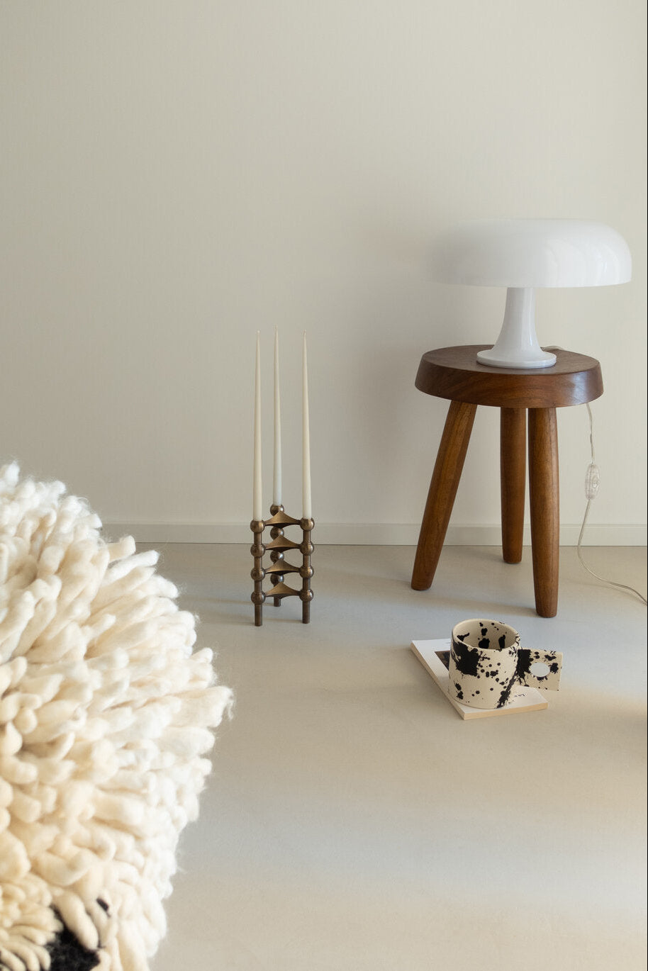 Nagel lysestage - bruneret messing